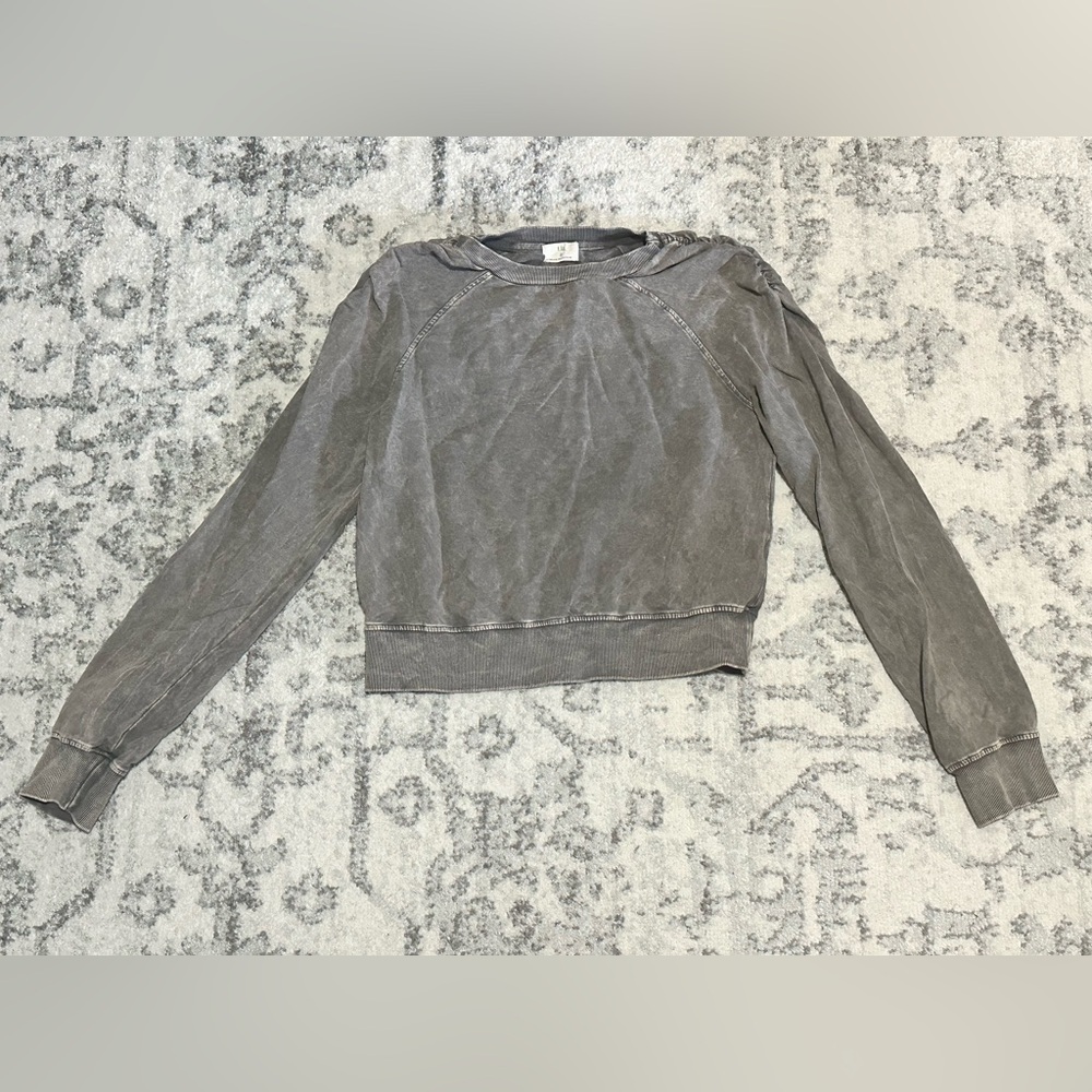 T.la ruffle shoulder sweatshirt size woman’s small. - Picture 2 of 4